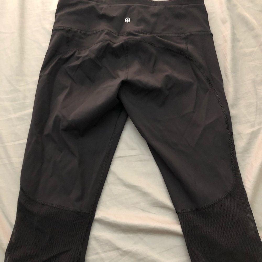 Black lululemon capris